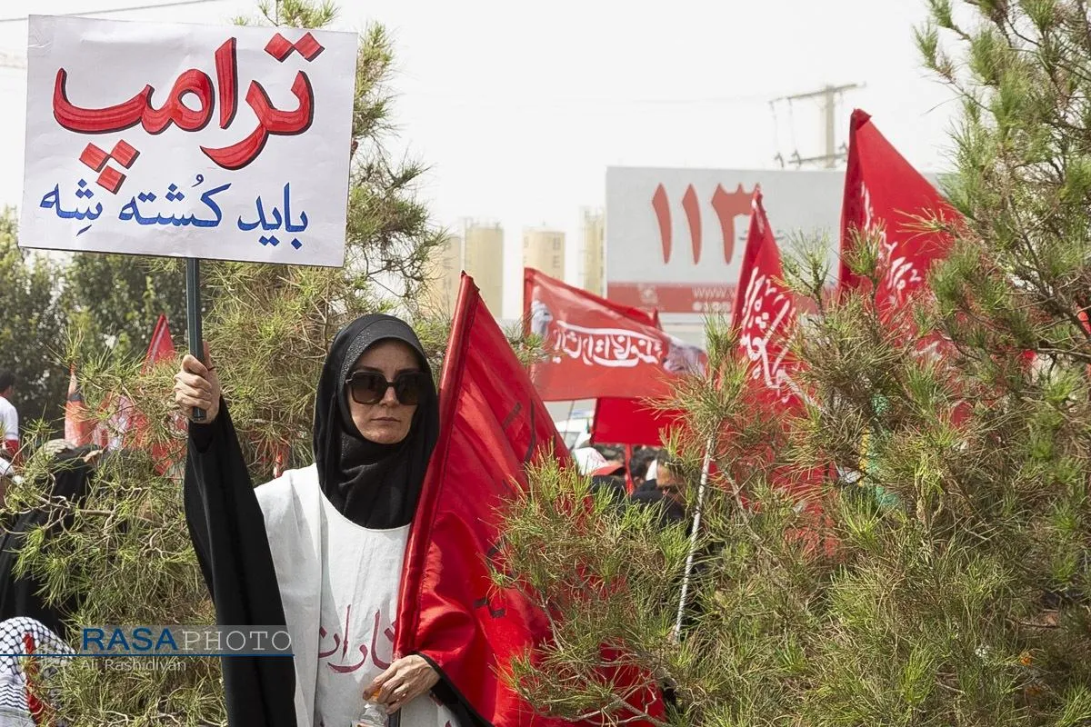 گوشه&zwnj;ای از لحظات ماندگار تشییع تاریخی رهبر شهید انقلاب در قم