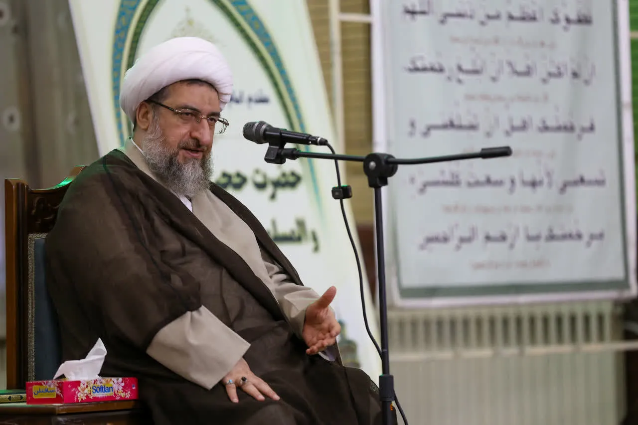 انقلاب اسلامی پرچمدار احیای دین و مکتب اهل بیت است