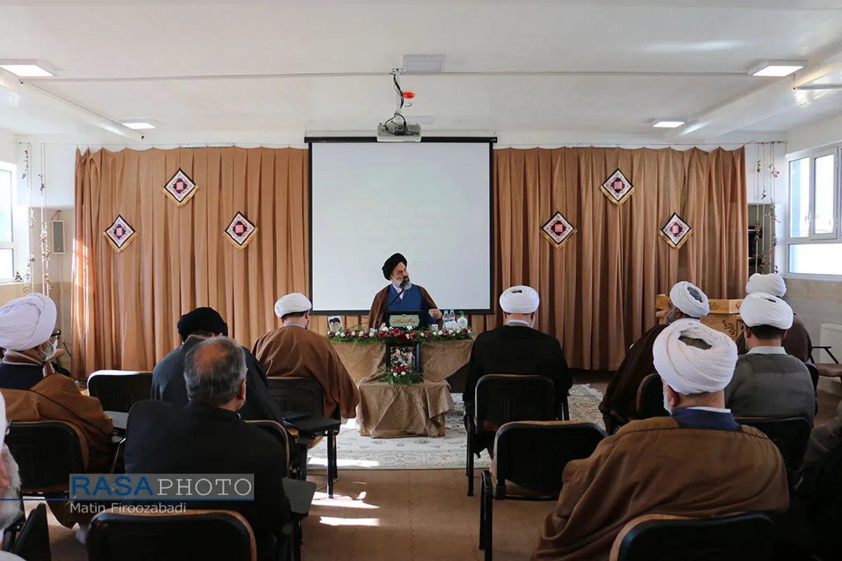 نشست مدیر حوزه علمیه خواهران کشور با هیأت امنا مدارس علمیه خواهران استان اصفهان&lrm;&lrm;