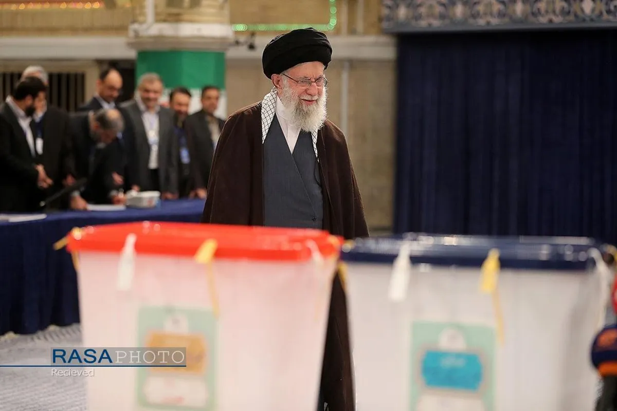 حضور رهبر معظم انقلاب در پای صندوق رای