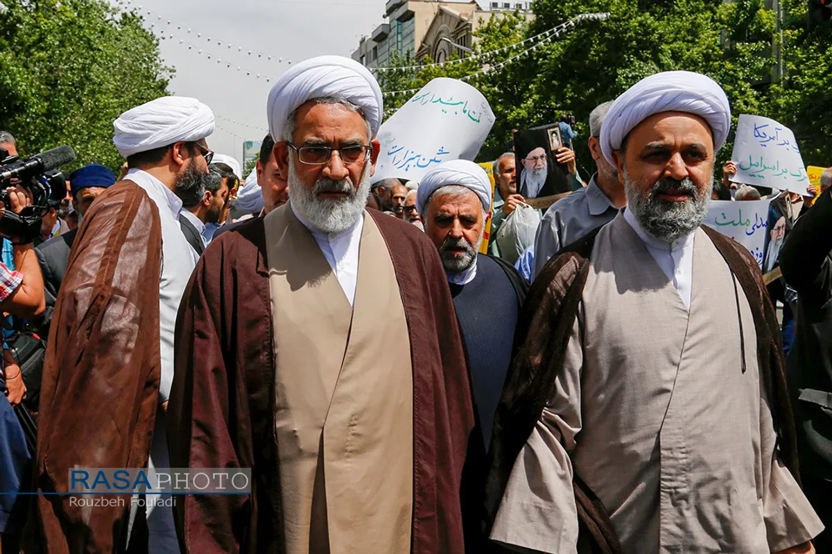 راهپیمایی نمازگزاران تهرانی در حمایت از بیانیه شورای عالی امنیت ملی&lrm;