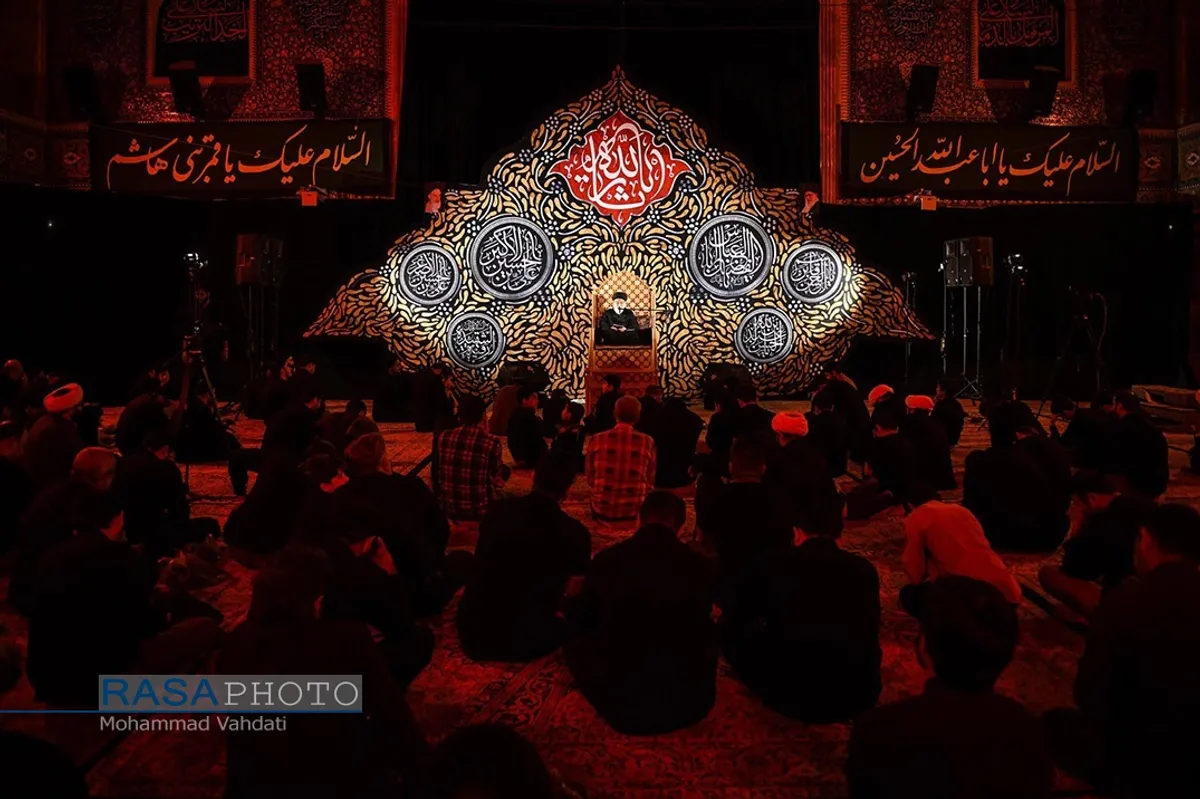 عزاداری دهه اول محرم در هیئت ثارالله(ع) قم با سخنرانی آیت الله مهدی میرباقری