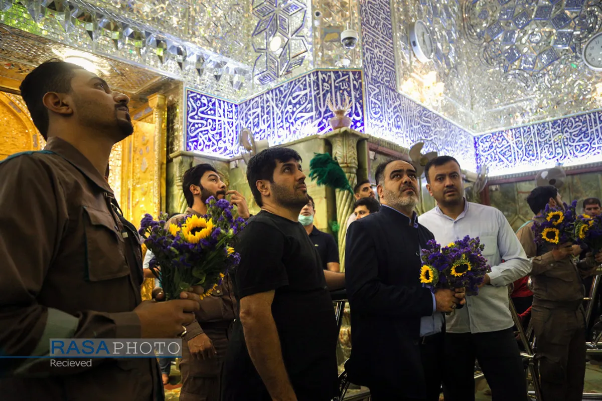 "گل آرایی ضریح مطهر حرم امام علی ع در آستانه عید بزرگ غدیر"