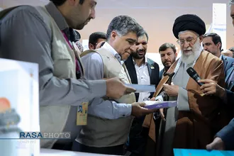 بازدید مقام معظم رهبری از سی و&zwnj;&zwnj; دومین نمایشگاه بین&zwnj;المللی کتاب تهران
