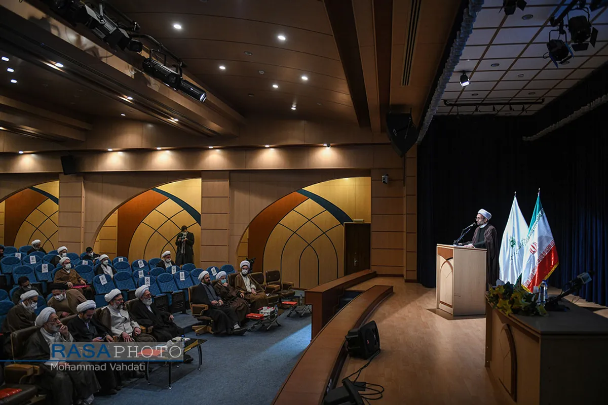 مراسم نکوداشت مرحوم آیت الله سلطان&zwnj;الواعظین شیرازی با قرائت پیام حضرت آیت الله سبحانی در سالن همایش های غدیر دفتر تبلیغات اسلامی برگزار شد.