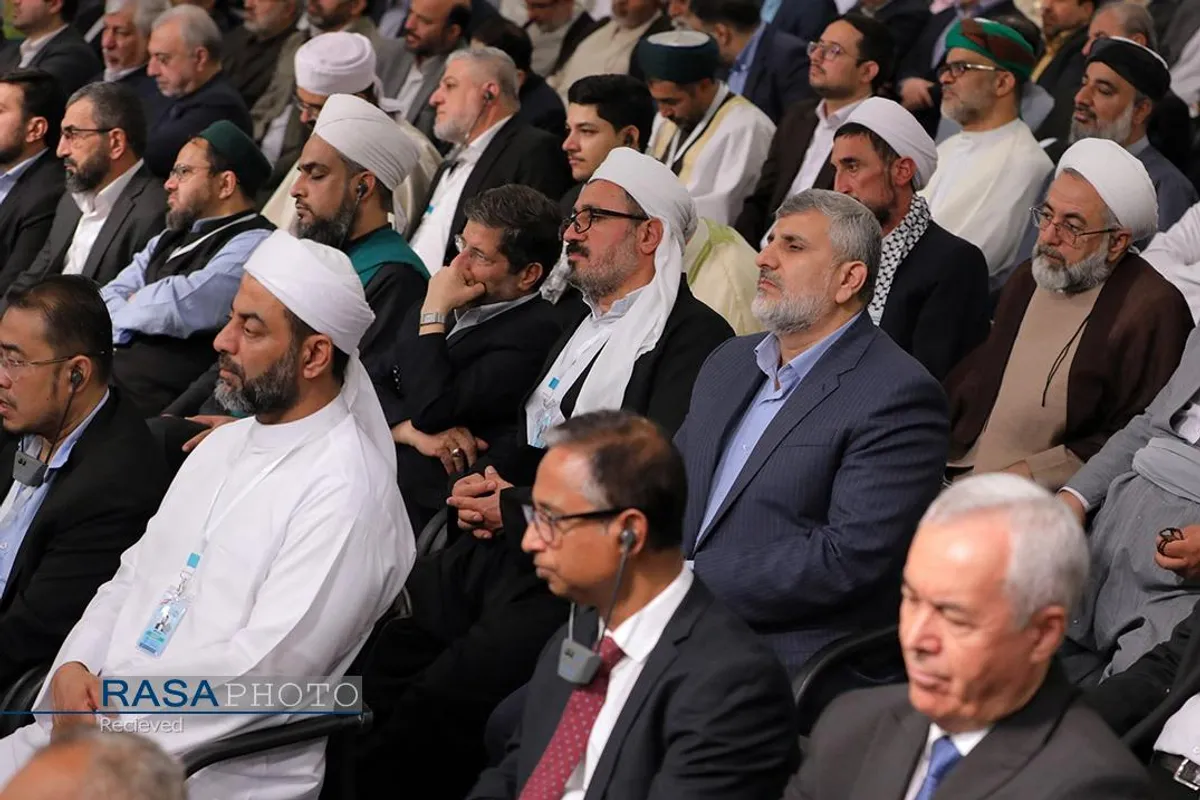 دیدار مسئولان نظام، سفرای کشور&zwnj;های اسلامی و میهمانان کنفرانس وحدت با رهبر انقلاب