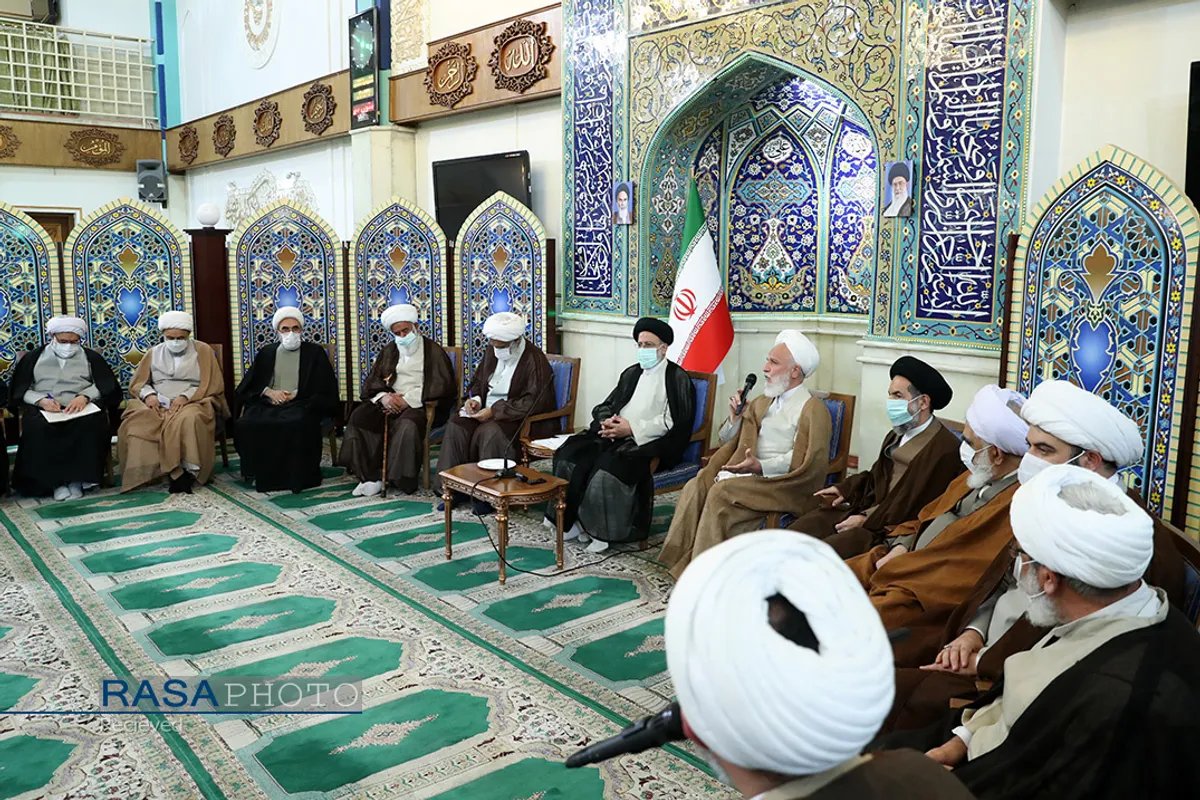 دیدار جمعی از علما و شخصیت&zwnj;های حوزوی با رئیس جمهور