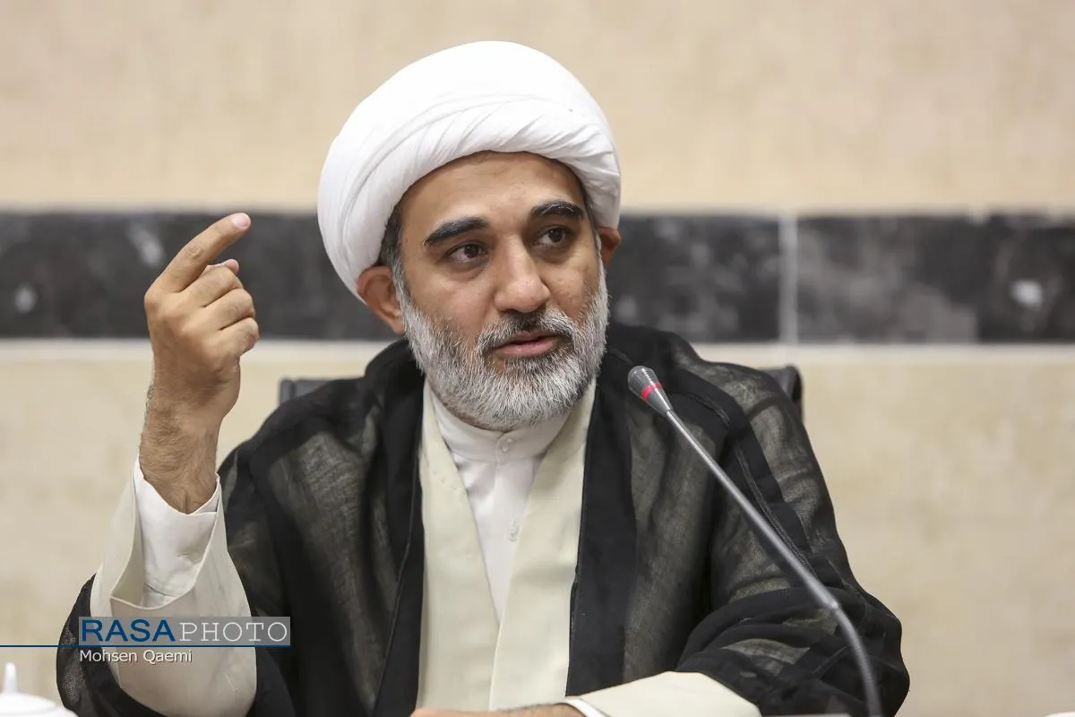 نشست نقش حوزه در تامین محتوای دینی برای هنرمندان