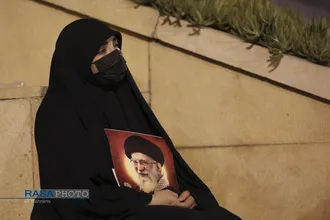 حال و هوای مصلی تهران ساعتی پیش از ورود پیکر مطهر رهبر شهید انقلاب