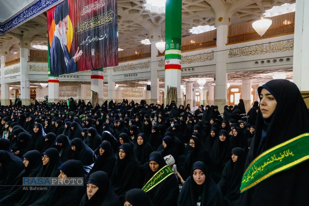 آئین آغاز دهه کرامت در قم