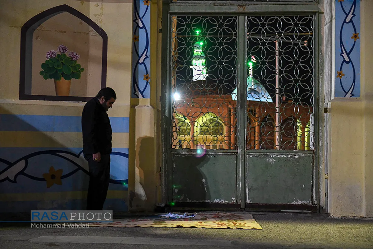 احیا شب قدر پشت در&zwnj;های بسته مسجد مقدس جمکران