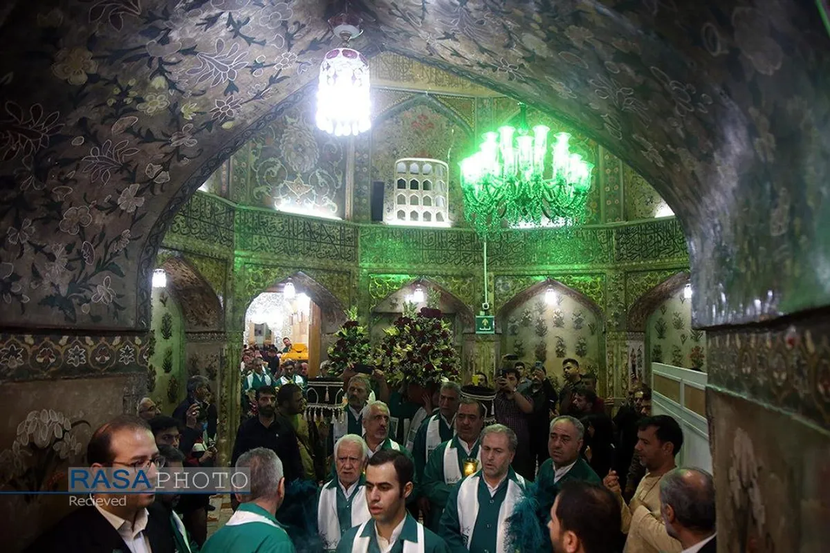 آیین گل آرایی ضریح مطهر کریمه اهل&zwnj;بیت(س) به مناسبت دهه کرامت