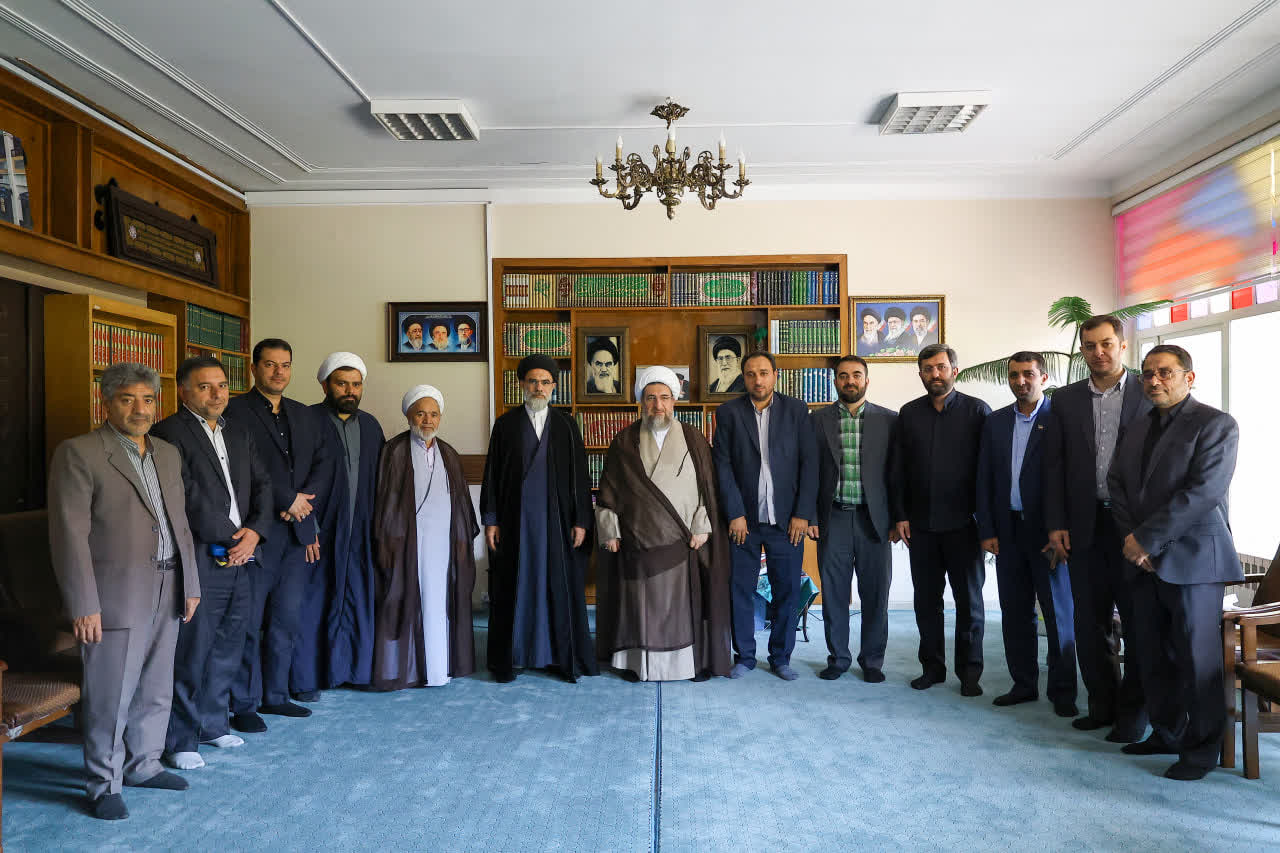 دیدار اعضای کانون مداحان تبریز با امام جمعه تبریز+ تصاویر دیدار اعضای کانون مداحان تبریز با امام جمعه تبریز+ تصاویر