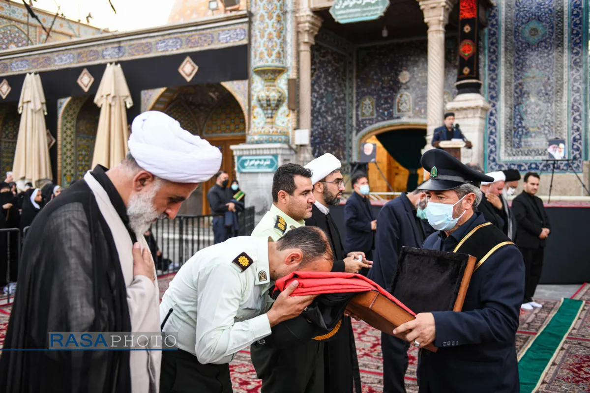 مراسم تعویض پرچم حرم حضرت معصومه (سلام الله علیها) در شب اول محرم ۱۴۴۴