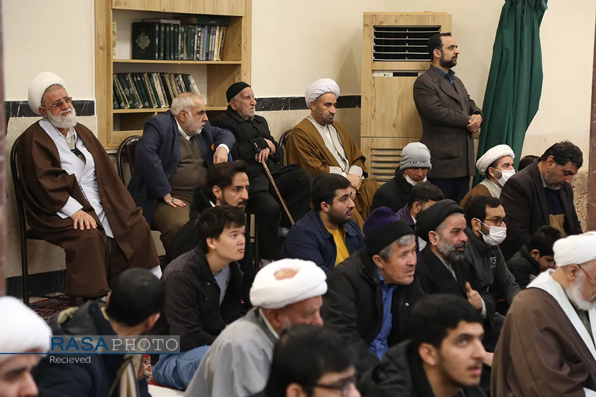 جشن عمامه گذاری تعدادی از طلاب حوزه علمیه قم با حضور حضرت آیت الله مکارم شیراز