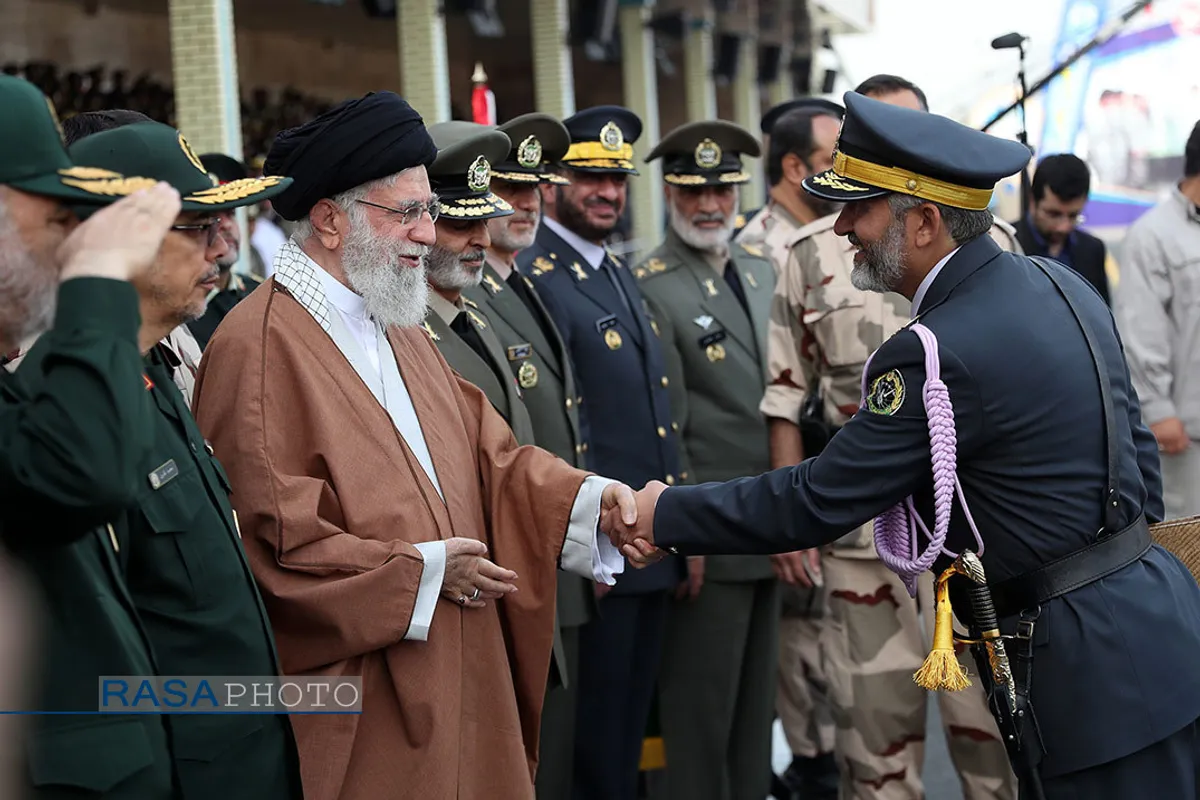 مراسم دانش&zwnj;آموختگی دانشجویان دانشگاههای افسری ارتش در دانشگاه خاتم&zwnj;الانبیاء(ص) با حضور رهبر انقلاب