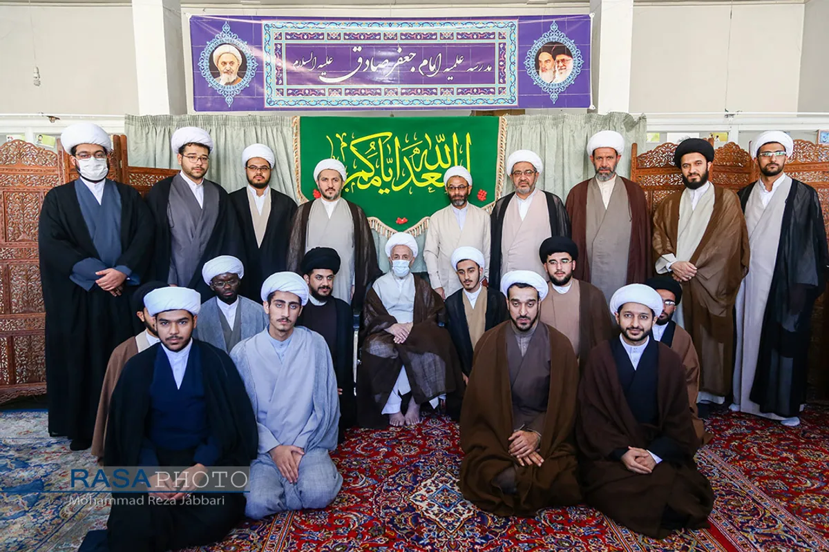جشن عمامه&zwnj;گذاری طلاب توسط حضرت آیت الله سبحانی
