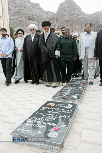 مجموعه&zwnj;ای از عکس&zwnj;های سردار شهید حاج قاسم سلیمانی در کنار رهبر معظم انقلاب