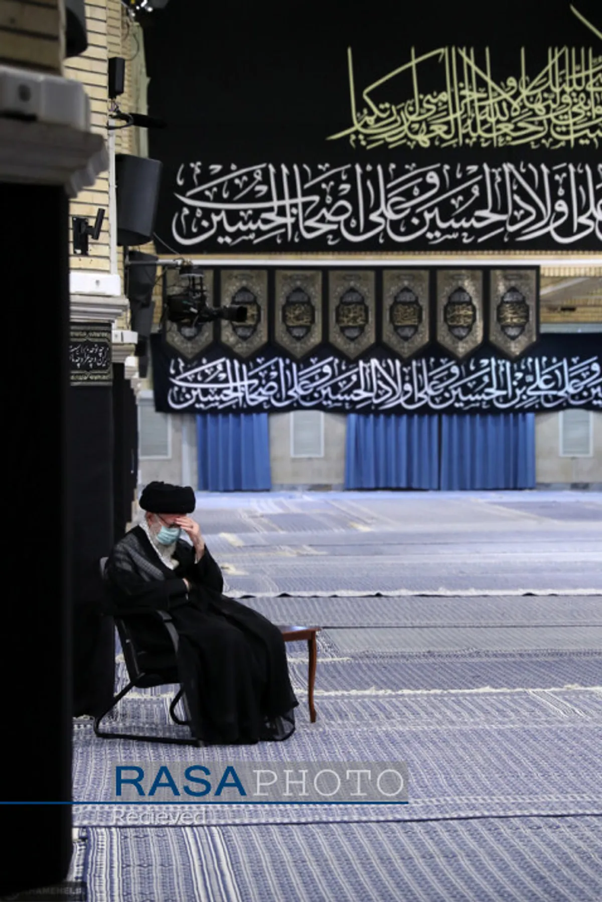 عزاداری شب عاشورای حسینی (علیه&zwnj;السلام) با حضور رهبر انقلاب اسلامی