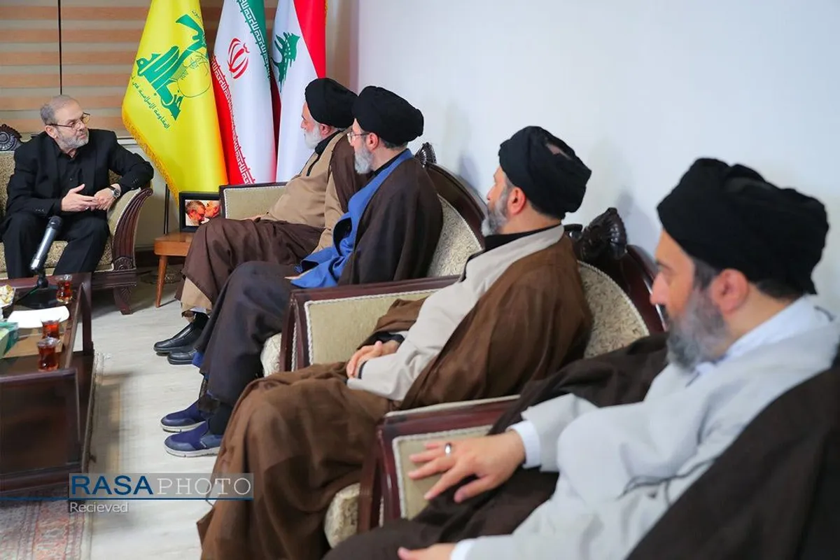 حضور جمعی از فرزندان رهبر انقلاب در دفتر حزب&zwnj;الله در تهران به منظور ابلاغ پیام ایشان