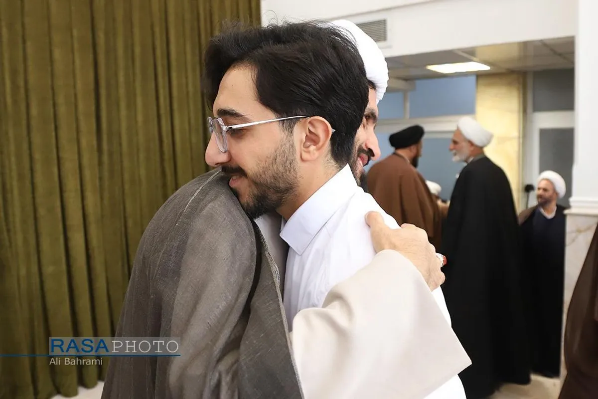 جشن عمامه&zwnj;گذاری طلاب در بیوت مراجع تقلید به&zwnj;مناسبت روز میلاد حضرت زهرا (سلام&zwnj;الله&zwnj;علیها)