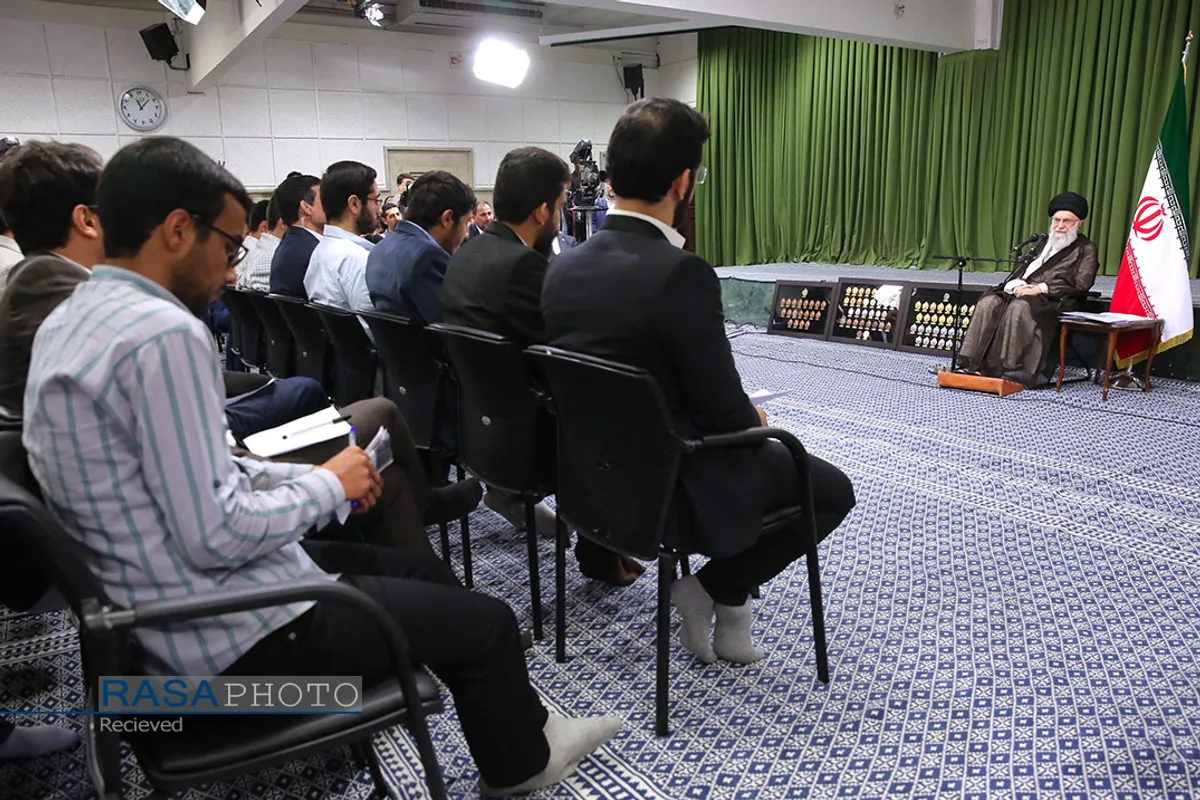 دیدار مدال&zwnj;آوران المپیاد&zwnj;های علمی و اعضای تیم ملی والیبال جوانان با رهبر انقلاب