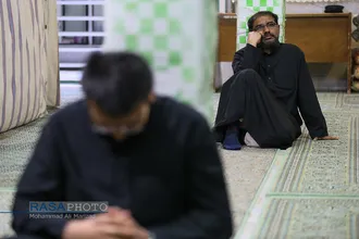 عزاداری جمعی از مهاجرین انگلیسی زبان مقیم قم در هیئت دارالزهرا (س)