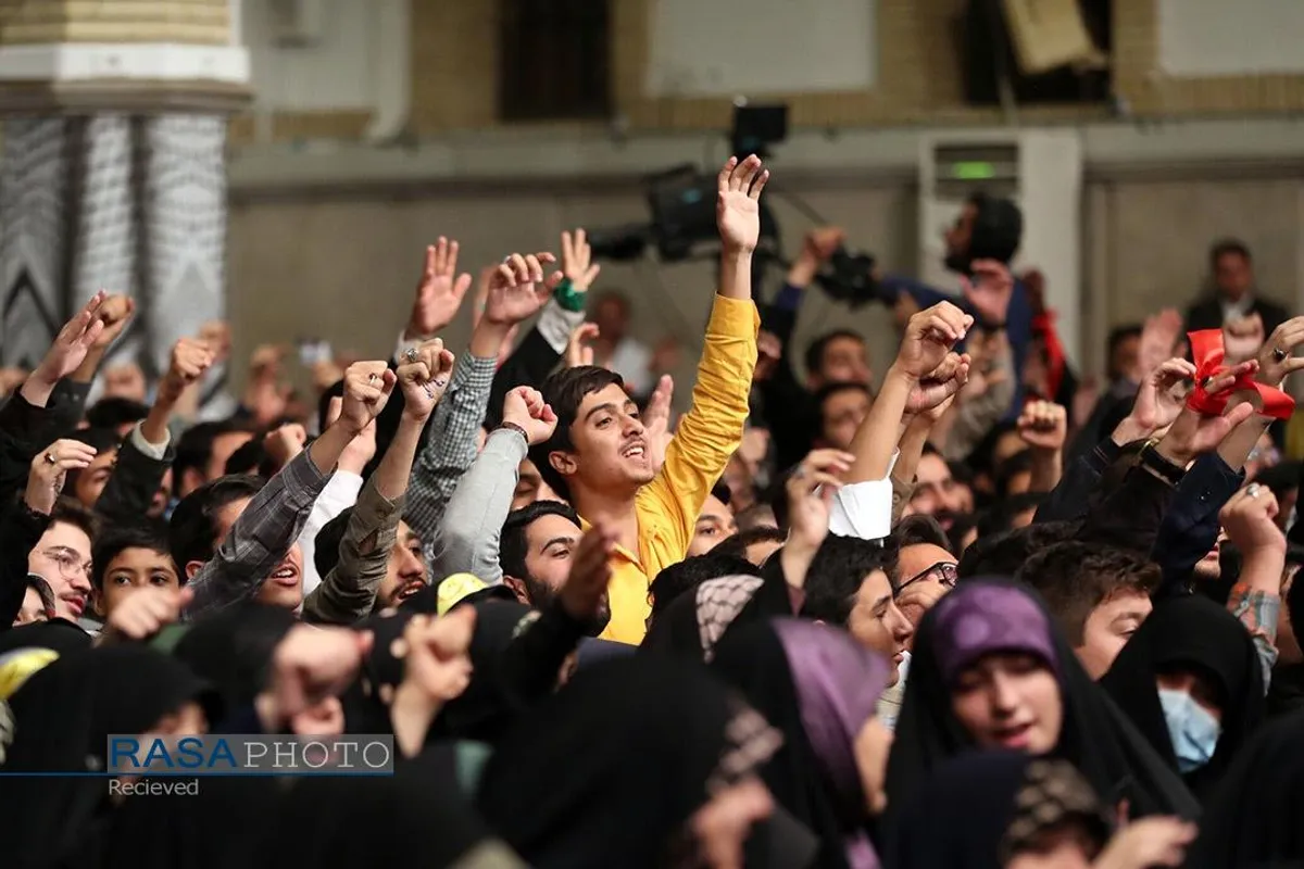 دیدار دانش&zwnj;آموزان و دانشجویان با مقام معظم رهبری