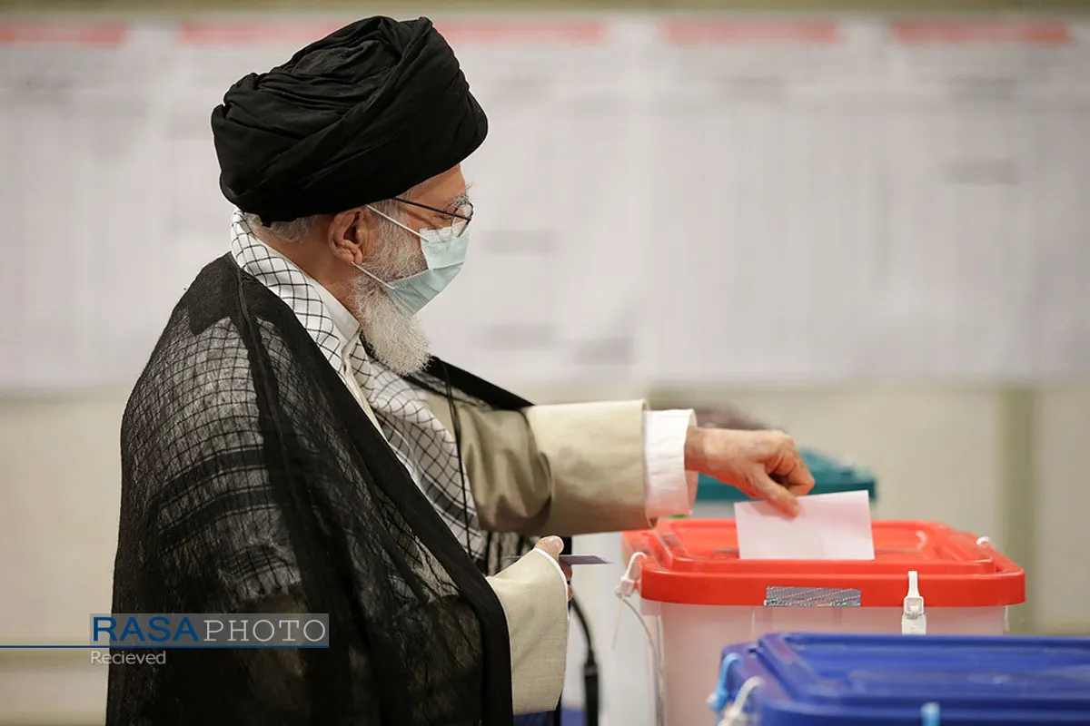 حضور مقام معظم رهبری در پای صندوق رای