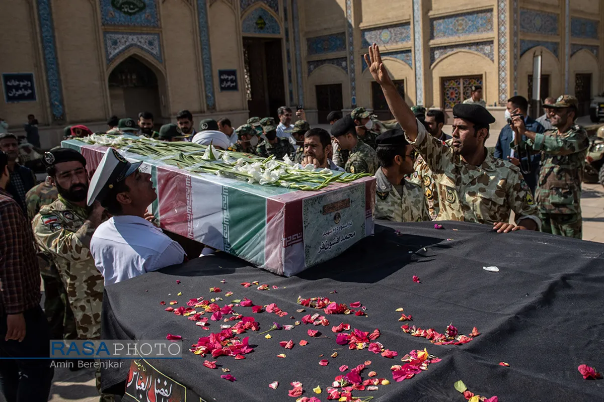 تشییع پیکر پاک ۴ شهید ناوچه کنارک در شیراز&lrm;
