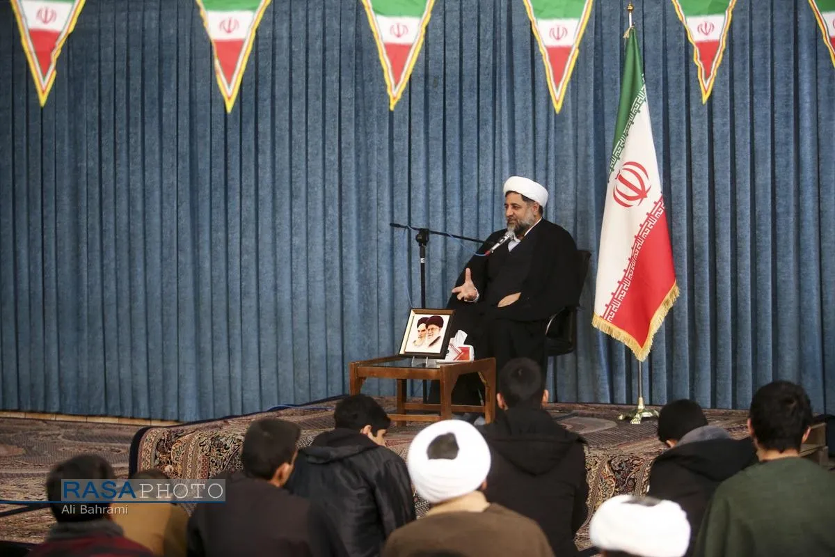 جلسه تبیینی جنگ ۱۲ روزه و حوادث تروریستی دی&zwnj;ماه ۱۴۰۴