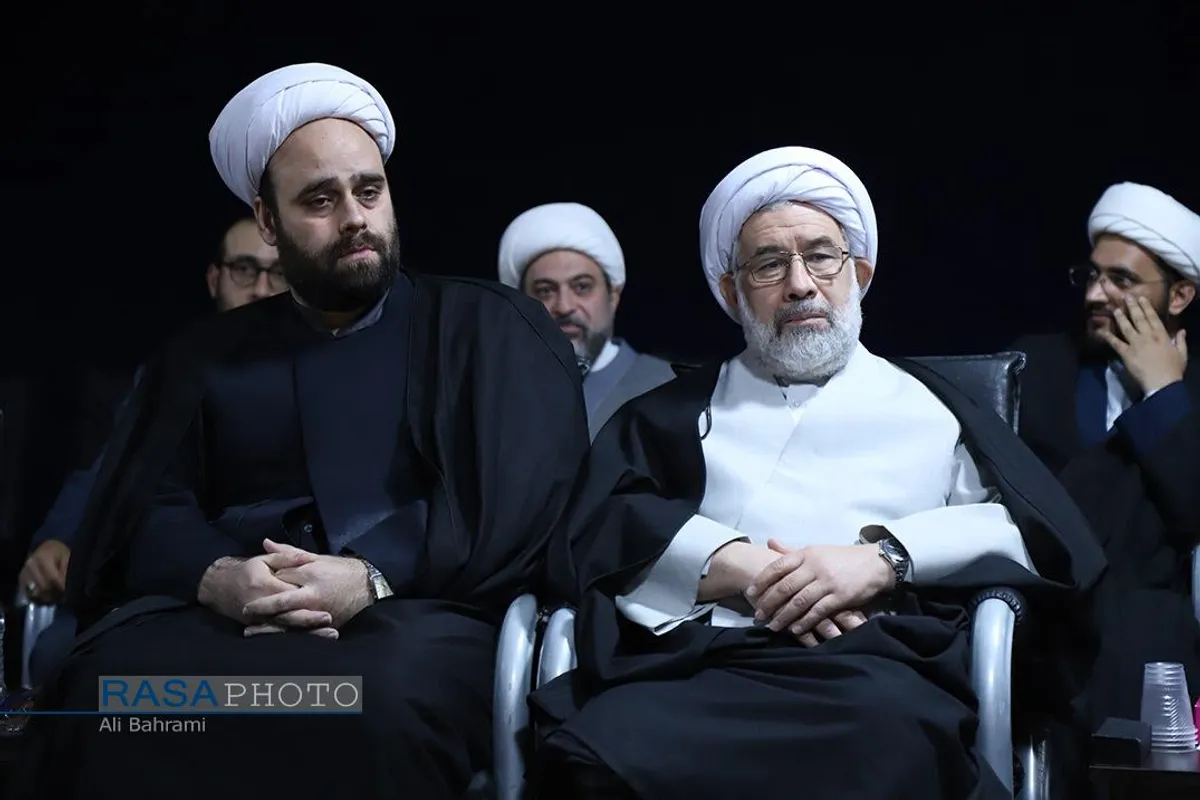 نشست صمیمی اعضای شورای فعالان فضای مجازی