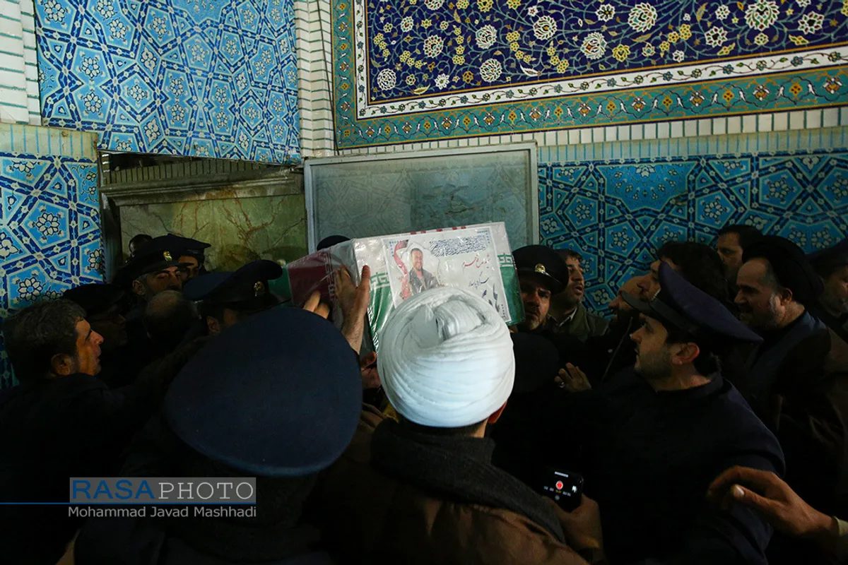 طواف پیکر شهید حاج قاسم سلیمانی و شهداء در مضجع منور رضوی
