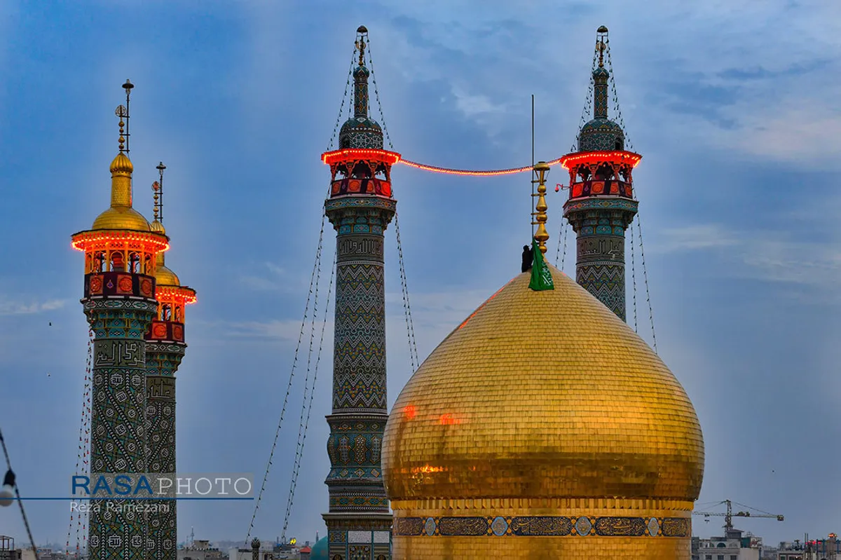 آیین تعویض پرچم حرم در شب وفات حضرت معصومه (سلام الله علیها)