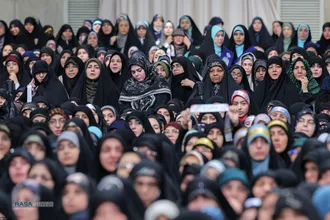 دیدار هزاران نفر از زنان و دختران با رهبر انقلاب