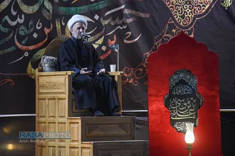 آیین لاله گردانی شب شام غریبان شهادت امام رضا(ع) در شیراز&lrm;