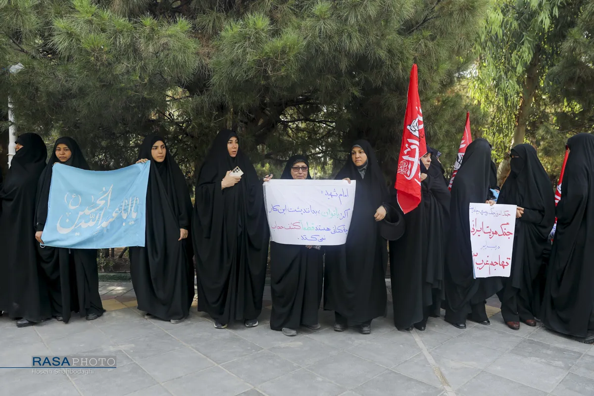 زنجیره انسانی مدافعان حجاب وعفاف