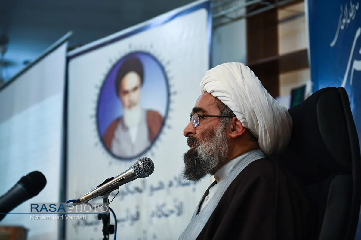 اولین دوره آموزشی آشنایی با مکتب فقهی حضرت آیت الله خامنه&zwnj;ای