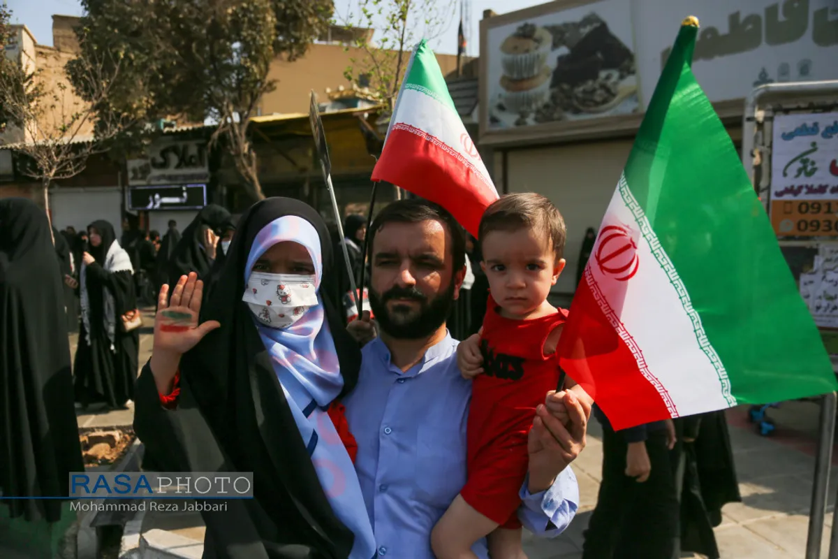 راهپیمایی مردم انقلابی قم علیه اغتشاشگران