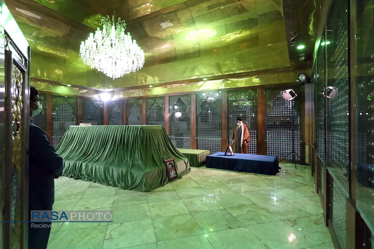 حضور مقام معظم رهبری در مرقد مطهر امام خمینی (ره) و گلزار شهیدان