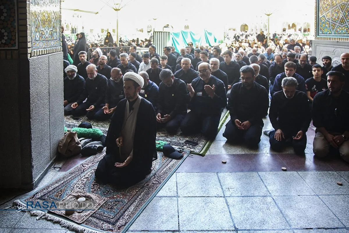 نماز جماعت و عزاداری ظهر عاشورای حسینی در قم