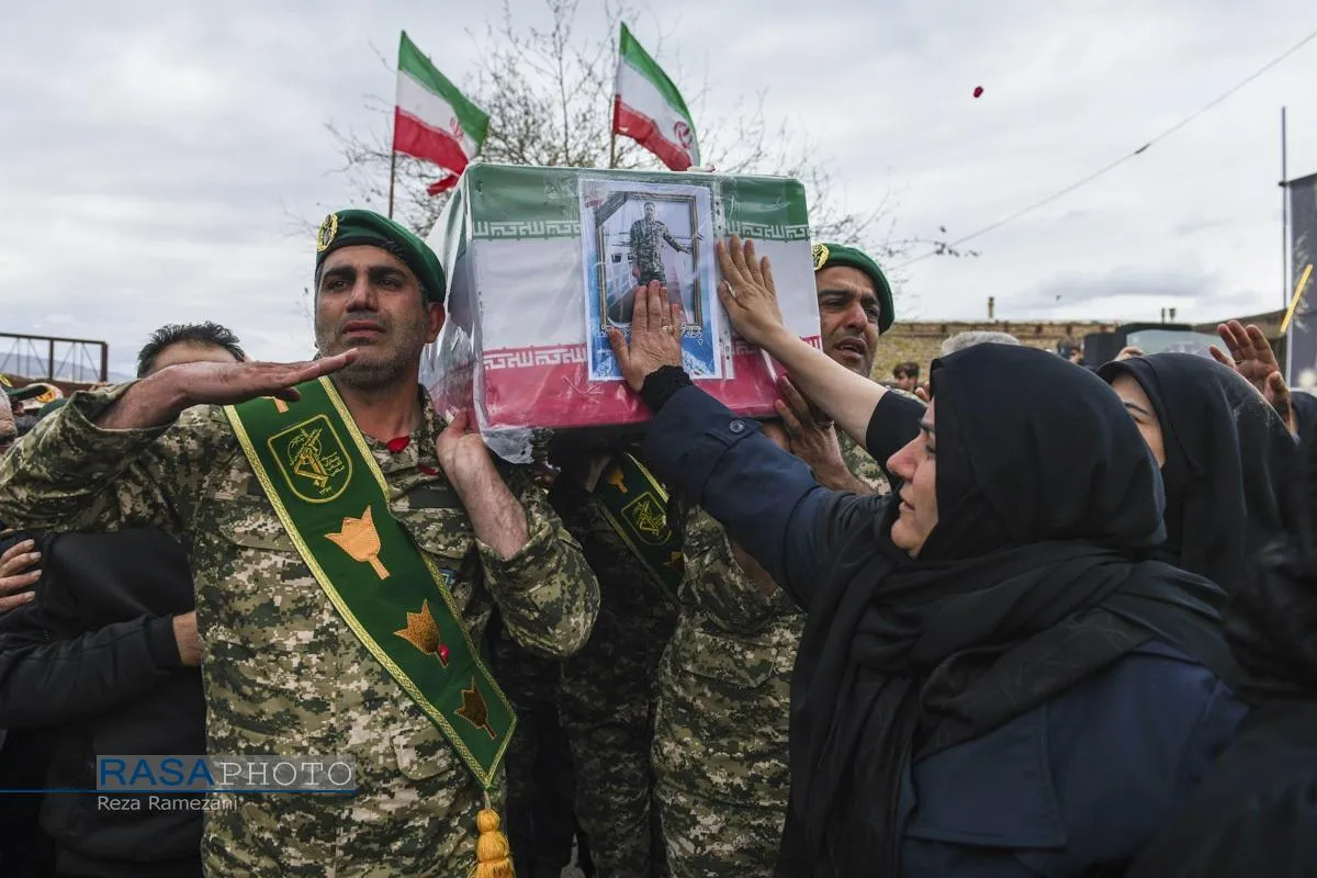 تشییع با شکوه پیکر شهید رسولی بهاروند در روستای ناصروند