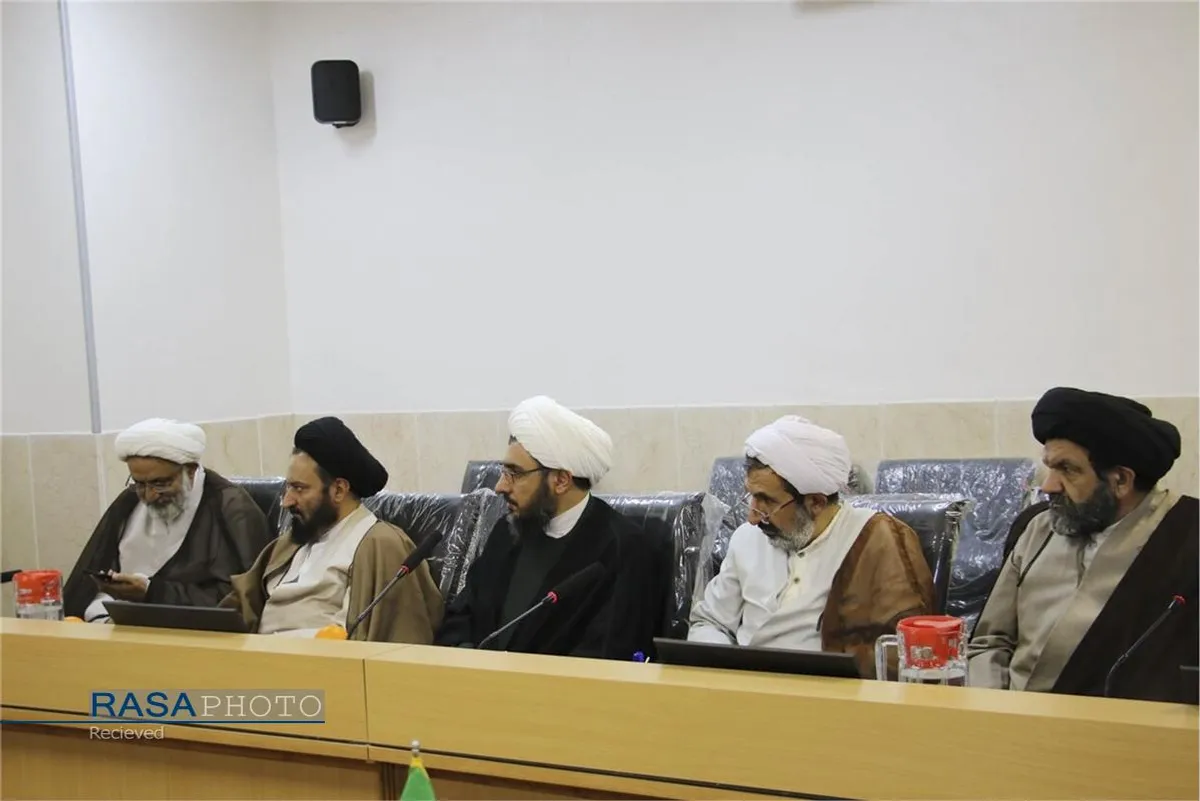 نشست مدیران مراکز حوزوی اصفهان با آیت الله شب زنده دار