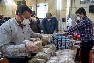 بسته بندی و توزیع ۱۵۰۰ بسته اقلام غذایی و بهداشتی در میان نیازمندان قم