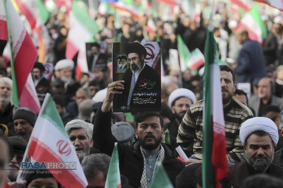 بیعت مردم قم با سومین رهبر معظم انقلاب اسلامی