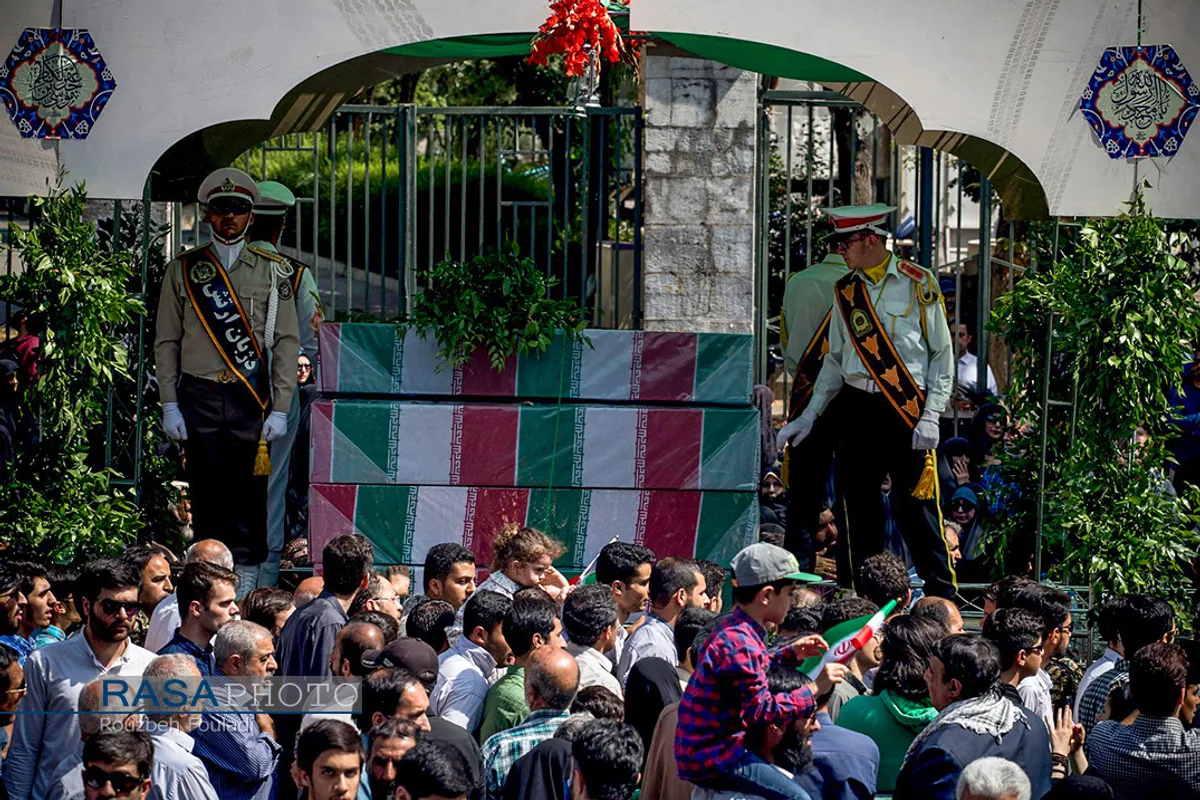 مراسم تشییع پیکر مطهر ۱۵۰ شهید دفاع مقدس در تهران&lrm;