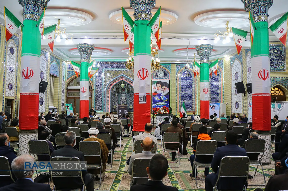 جشن ویژه دهه مبارکه فجر در مسجد چهارمردان قم