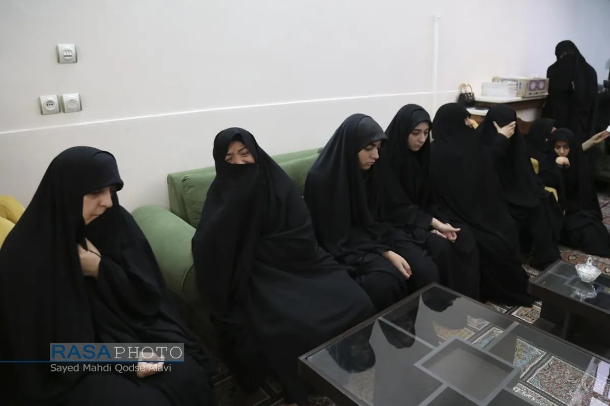 حضور آیت الله محمدی عراقی در منزل سردار شهید اسماعیل شاکری