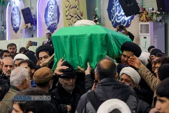 تشییع پیکر آیت&zwnj;الله امامی کاشانی در حرم مطهر رضوی