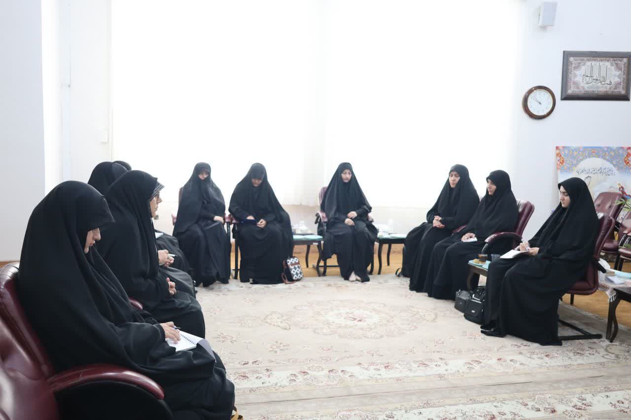 دیدار مشاوران جوان نماینده ولیفقیه در حوزه علمیه خواهران با حجتالاسلام والمسلمین فاطمی دیدار مشاوران جوان نماینده ولیفقیه در حوزه علمیه خواهران با حجتالاسلام والمسلمین فاطمی